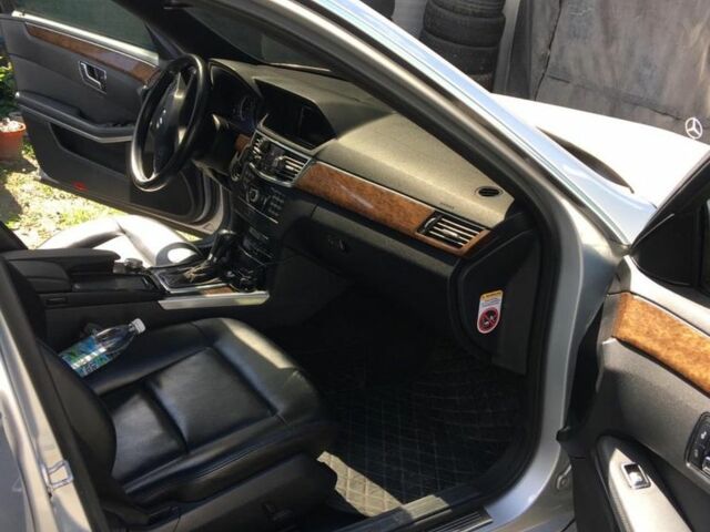 Серый Мерседес Е-Класс, объемом двигателя 2.1 л и пробегом 300 тыс. км за 11000 $, фото 8 на Automoto.ua