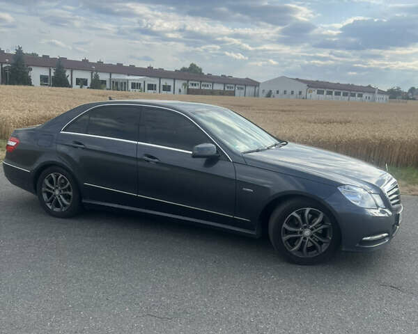 Серый Мерседес Е-Класс, объемом двигателя 2.99 л и пробегом 229 тыс. км за 15500 $, фото 2 на Automoto.ua