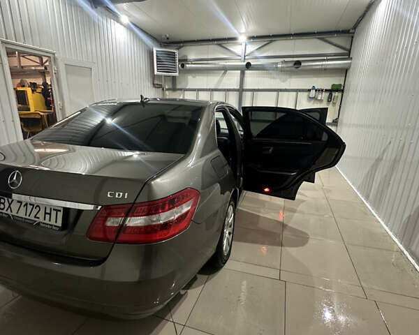 Серый Мерседес Е-Класс, объемом двигателя 2.2 л и пробегом 280 тыс. км за 11900 $, фото 9 на Automoto.ua