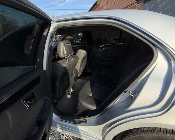 Серый Мерседес Е-Класс, объемом двигателя 2 л и пробегом 248 тыс. км за 11300 $, фото 6 на Automoto.ua