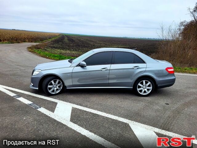 Серый Мерседес Е-Класс, объемом двигателя 2.1 л и пробегом 320 тыс. км за 13600 $, фото 1 на Automoto.ua