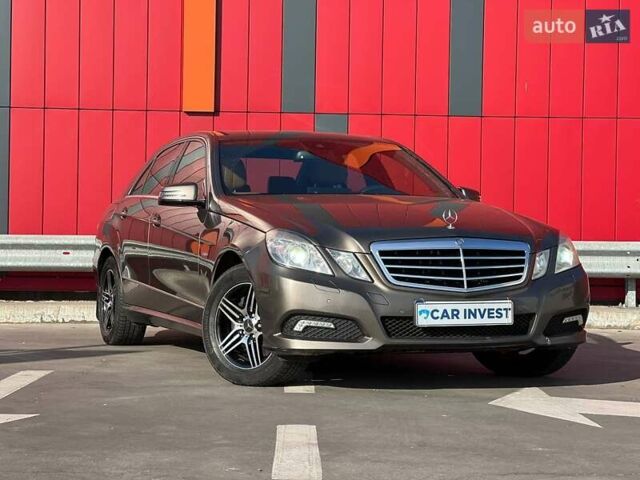 Серый Мерседес Е-Класс, объемом двигателя 2.2 л и пробегом 227 тыс. км за 15499 $, фото 1 на Automoto.ua