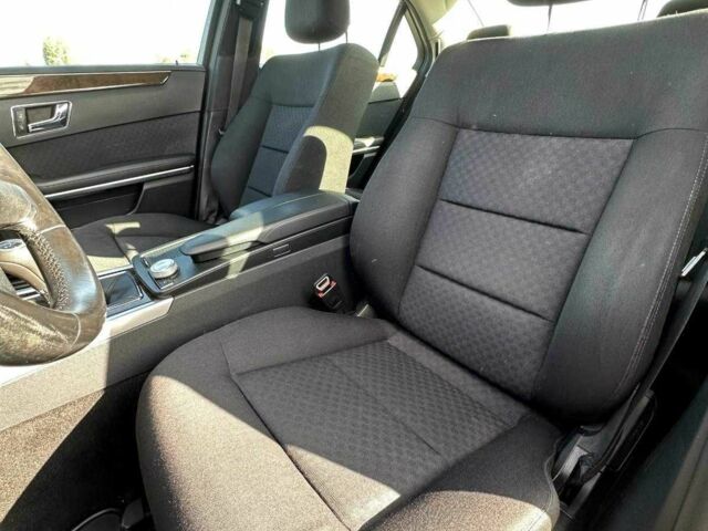 Серый Мерседес Е-Класс, объемом двигателя 2.1 л и пробегом 287 тыс. км за 9550 $, фото 12 на Automoto.ua