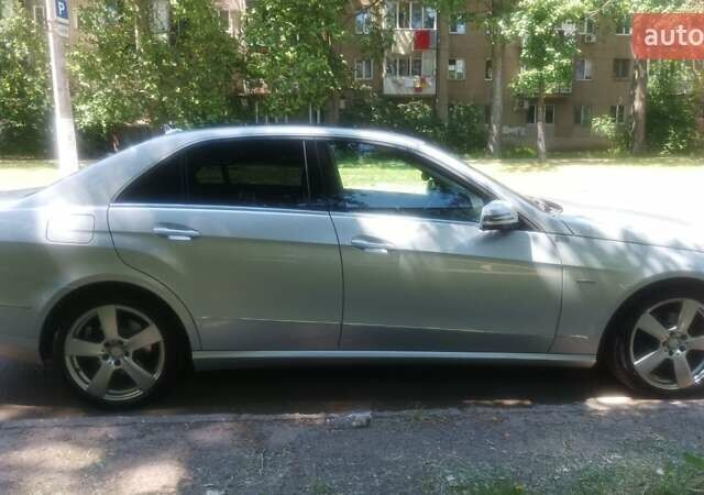 Серый Мерседес Е-Класс, объемом двигателя 2.2 л и пробегом 420 тыс. км за 10800 $, фото 3 на Automoto.ua