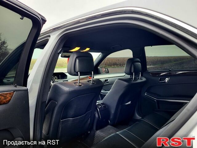 Серый Мерседес Е-Класс, объемом двигателя 2.1 л и пробегом 320 тыс. км за 13600 $, фото 5 на Automoto.ua