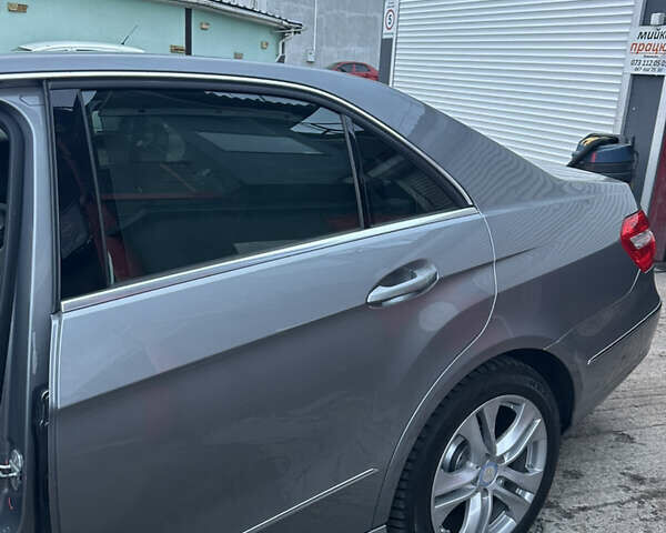 Сірий Мерседес Е-Клас, об'ємом двигуна 2.2 л та пробігом 246 тис. км за 11400 $, фото 19 на Automoto.ua