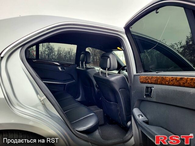 Серый Мерседес Е-Класс, объемом двигателя 2.1 л и пробегом 320 тыс. км за 13600 $, фото 8 на Automoto.ua