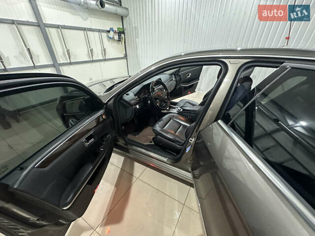 Серый Мерседес Е-Класс, объемом двигателя 2.2 л и пробегом 280 тыс. км за 11900 $, фото 13 на Automoto.ua