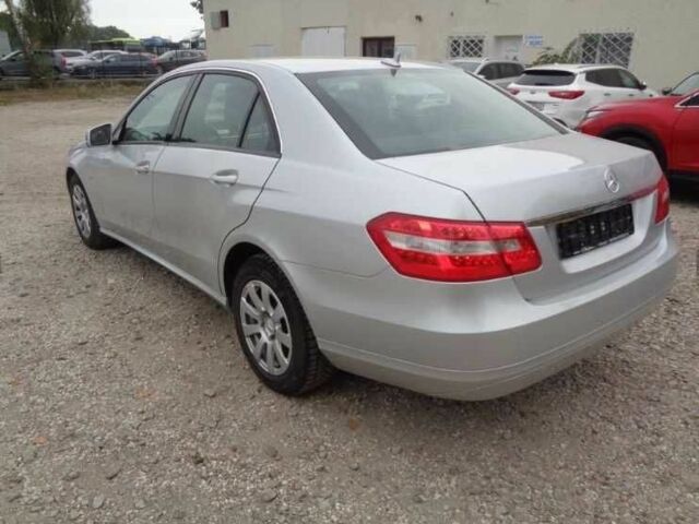 Серый Мерседес Е-Класс, объемом двигателя 2.1 л и пробегом 287 тыс. км за 9550 $, фото 5 на Automoto.ua