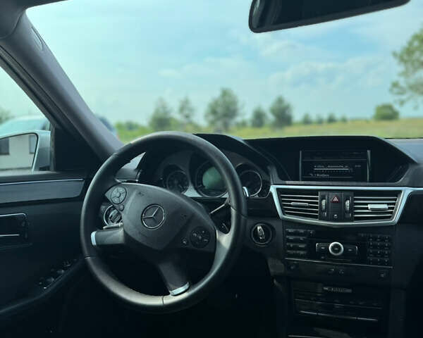 Мерседес Е-Класс 2010 в Ковель на Automoto.ua Серый Мерседес Е-Класс, объемом двигателя 3 л и пробегом 249 тыс. км за 13499 $, фото 11 на Automoto.ua