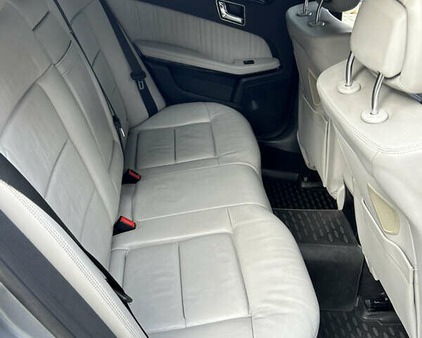 Мерседес Е-Клас 2010 у Прилуках на Automoto.ua Сірий Мерседес Е-Клас, об'ємом двигуна 3.5 л та пробігом 278 тис. км за 11400 $, фото 20 на Automoto.ua