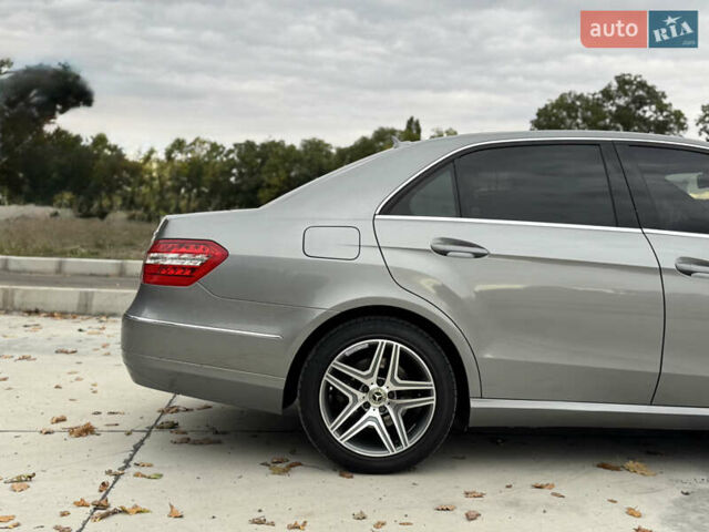 Мерседес Е-Клас 2010 у Києві на Automoto.ua Сірий Мерседес Е-Клас, об'ємом двигуна 2.14 л та пробігом 398 тис. км за 13900 $, фото 4 на Automoto.ua