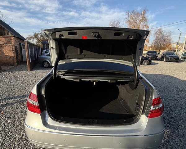 Серый Мерседес Е-Класс, объемом двигателя 2 л и пробегом 248 тыс. км за 11300 $, фото 5 на Automoto.ua