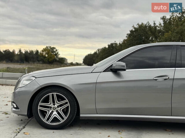 Мерседес Е-Клас 2010 у Києві на Automoto.ua Сірий Мерседес Е-Клас, об'ємом двигуна 2.14 л та пробігом 398 тис. км за 13900 $, фото 2 на Automoto.ua