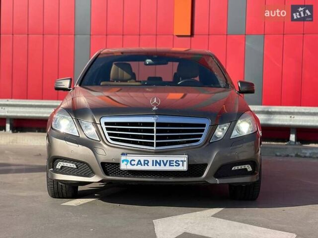 Серый Мерседес Е-Класс, объемом двигателя 2.2 л и пробегом 227 тыс. км за 15499 $, фото 2 на Automoto.ua