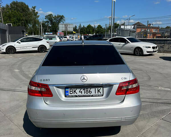 Мерседес Е-Класс 2010 в Белой Церкве на Automoto.ua Серый Мерседес Е-Класс, объемом двигателя 2.14 л и пробегом 270 тыс. км за 11000 $, фото 8 на Automoto.ua