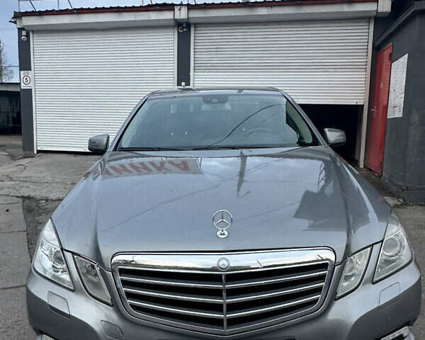 Сірий Мерседес Е-Клас, об'ємом двигуна 2.2 л та пробігом 246 тис. км за 11400 $, фото 1 на Automoto.ua
