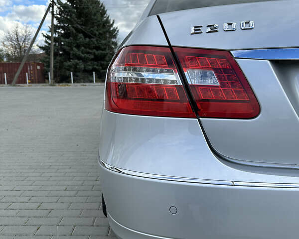 Мерседес Е-Клас 2010 у Бершаде на Automoto.ua Сірий Мерседес Е-Клас, об'ємом двигуна 2 л та пробігом 116 тис. км за 14500 $, фото 9 на Automoto.ua