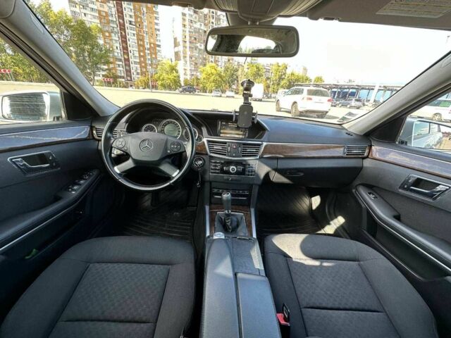 Серый Мерседес Е-Класс, объемом двигателя 2.1 л и пробегом 287 тыс. км за 9550 $, фото 7 на Automoto.ua