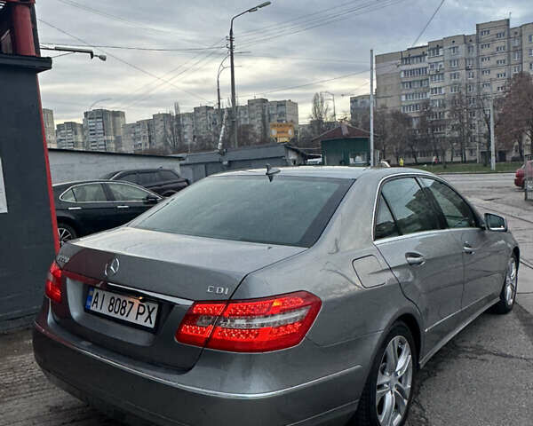 Серый Мерседес Е-Класс, объемом двигателя 2.2 л и пробегом 246 тыс. км за 12000 $, фото 4 на Automoto.ua