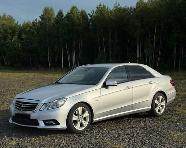 Сірий Мерседес Е-Клас, об'ємом двигуна 2.99 л та пробігом 250 тис. км за 13499 $, фото 2 на Automoto.ua
