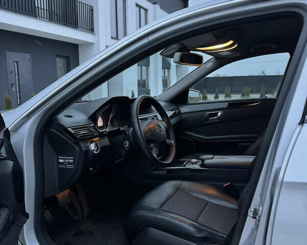 Серый Мерседес Е-Класс, объемом двигателя 3 л и пробегом 315 тыс. км за 12999 $, фото 10 на Automoto.ua