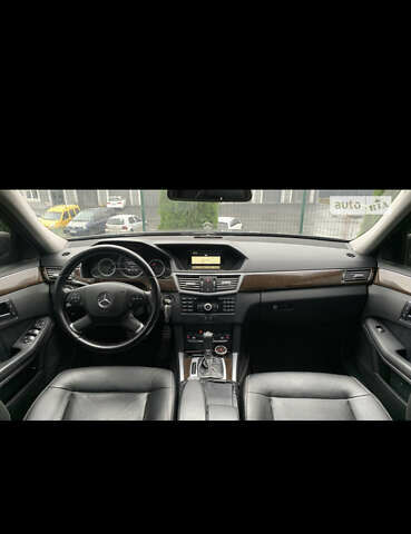 Серый Мерседес Е-Класс, объемом двигателя 2.2 л и пробегом 280 тыс. км за 11900 $, фото 1 на Automoto.ua