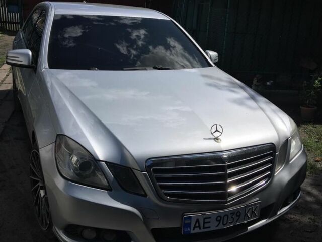 Серый Мерседес Е-Класс, объемом двигателя 2.1 л и пробегом 300 тыс. км за 11000 $, фото 2 на Automoto.ua