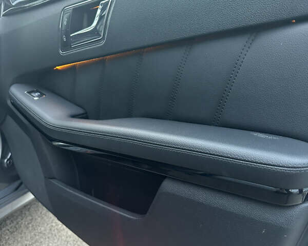 Сірий Мерседес Е-Клас, об'ємом двигуна 2.2 л та пробігом 246 тис. км за 11400 $, фото 9 на Automoto.ua