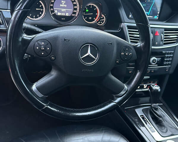 Серый Мерседес Е-Класс, объемом двигателя 2.2 л и пробегом 246 тыс. км за 12000 $, фото 42 на Automoto.ua