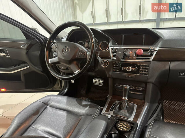 Серый Мерседес Е-Класс, объемом двигателя 2.2 л и пробегом 280 тыс. км за 11900 $, фото 8 на Automoto.ua