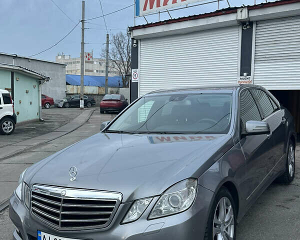 Сірий Мерседес Е-Клас, об'ємом двигуна 2.2 л та пробігом 246 тис. км за 12000 $, фото 43 на Automoto.ua