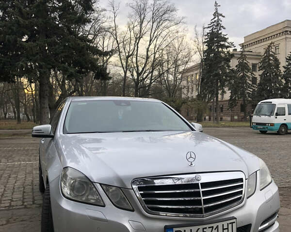 Серый Мерседес Е-Класс, объемом двигателя 2 л и пробегом 249 тыс. км за 10700 $, фото 1 на Automoto.ua