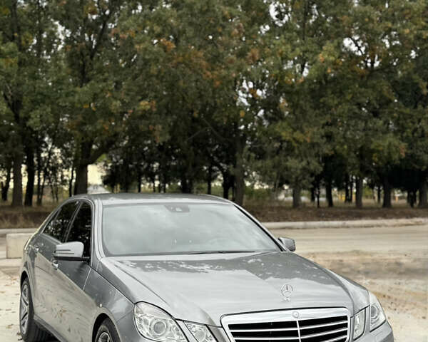 Мерседес Е-Клас 2010 у Києві на Automoto.ua Сірий Мерседес Е-Клас, об'ємом двигуна 2.14 л та пробігом 398 тис. км за 13900 $, фото 9 на Automoto.ua