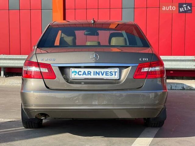 Серый Мерседес Е-Класс, объемом двигателя 2.2 л и пробегом 227 тыс. км за 15499 $, фото 7 на Automoto.ua