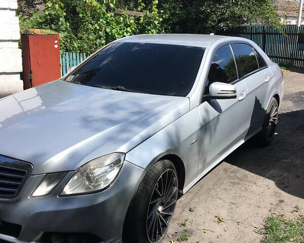 Мерседес Е-Класс 2010 в Днепре (Днепропетровске) на Automoto.ua Серый Мерседес Е-Класс, объемом двигателя 2.2 л и пробегом 300 тыс. км за 11000 $, фото 4 на Automoto.ua