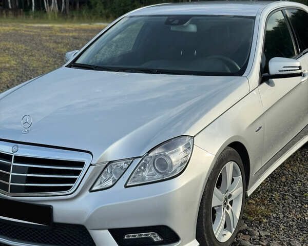 Сірий Мерседес Е-Клас, об'ємом двигуна 3 л та пробігом 250 тис. км за 13299 $, фото 3 на Automoto.ua