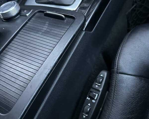 Сірий Мерседес Е-Клас, об'ємом двигуна 2.2 л та пробігом 246 тис. км за 12000 $, фото 32 на Automoto.ua