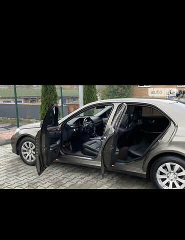 Серый Мерседес Е-Класс, объемом двигателя 2.2 л и пробегом 280 тыс. км за 11900 $, фото 4 на Automoto.ua