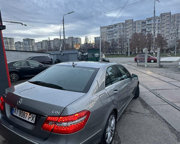 Серый Мерседес Е-Класс, объемом двигателя 2.2 л и пробегом 246 тыс. км за 12000 $, фото 21 на Automoto.ua