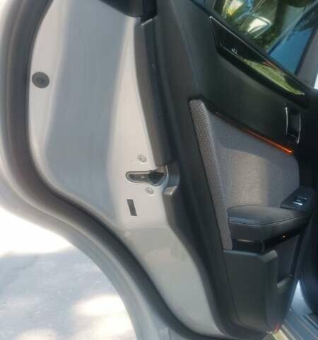 Серый Мерседес Е-Класс, объемом двигателя 2.2 л и пробегом 420 тыс. км за 10800 $, фото 9 на Automoto.ua