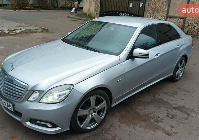 Серый Мерседес Е-Класс, объемом двигателя 2.2 л и пробегом 420 тыс. км за 10800 $, фото 16 на Automoto.ua