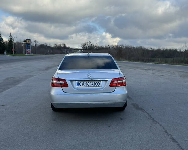 Сірий Мерседес Е-Клас, об'ємом двигуна 2.2 л та пробігом 325 тис. км за 12400 $, фото 2 на Automoto.ua