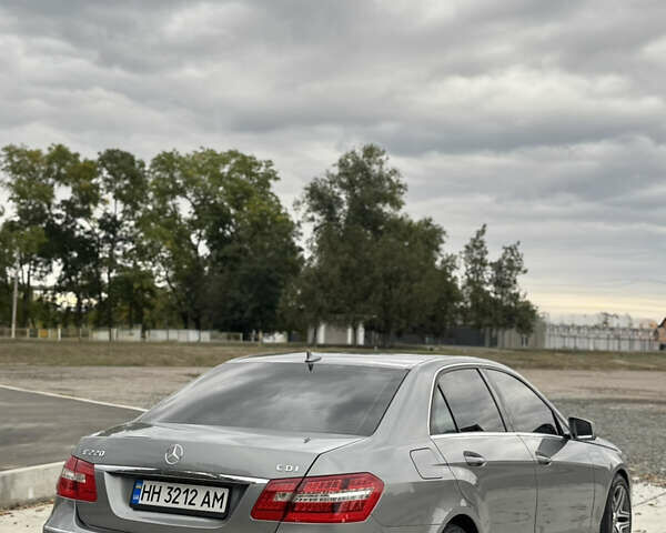 Мерседес Е-Клас 2010 у Києві на Automoto.ua Сірий Мерседес Е-Клас, об'ємом двигуна 2.14 л та пробігом 398 тис. км за 13900 $, фото 6 на Automoto.ua