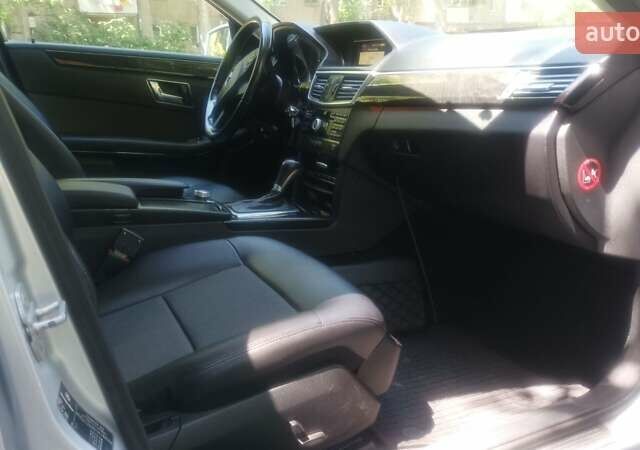 Серый Мерседес Е-Класс, объемом двигателя 2.2 л и пробегом 420 тыс. км за 10800 $, фото 5 на Automoto.ua