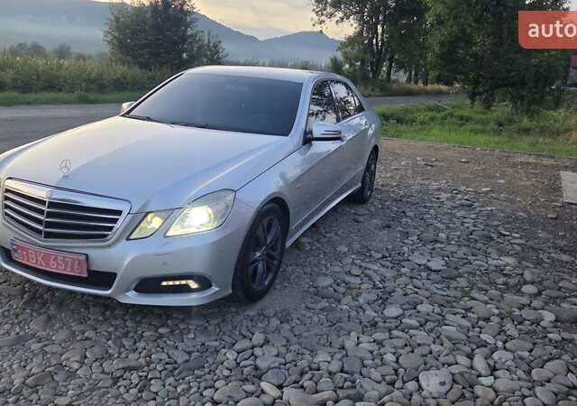 Мерседес Е-Класс 2010 в Тячеве на Automoto.ua Серый Мерседес Е-Класс, объемом двигателя 2.2 л и пробегом 268 тыс. км за 11200 $, фото 2 на Automoto.ua