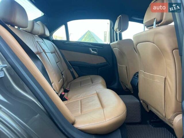 Серый Мерседес Е-Класс, объемом двигателя 2.2 л и пробегом 227 тыс. км за 15499 $, фото 22 на Automoto.ua