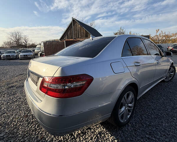 Серый Мерседес Е-Класс, объемом двигателя 2 л и пробегом 248 тыс. км за 11300 $, фото 3 на Automoto.ua