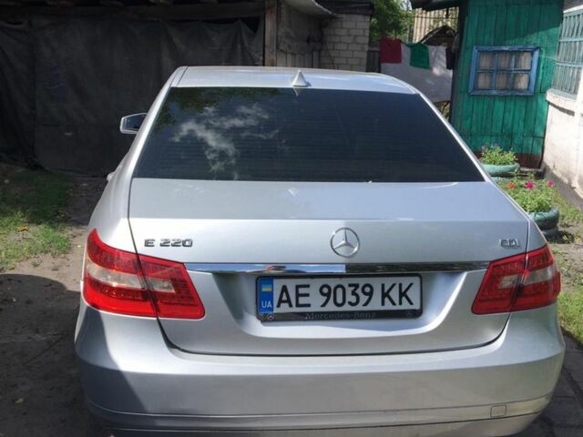 Серый Мерседес Е-Класс, объемом двигателя 2.1 л и пробегом 300 тыс. км за 11000 $, фото 4 на Automoto.ua