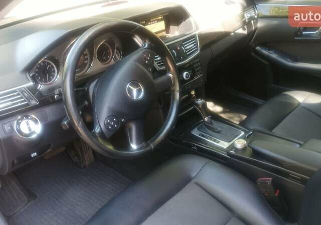 Серый Мерседес Е-Класс, объемом двигателя 2.2 л и пробегом 420 тыс. км за 10800 $, фото 12 на Automoto.ua